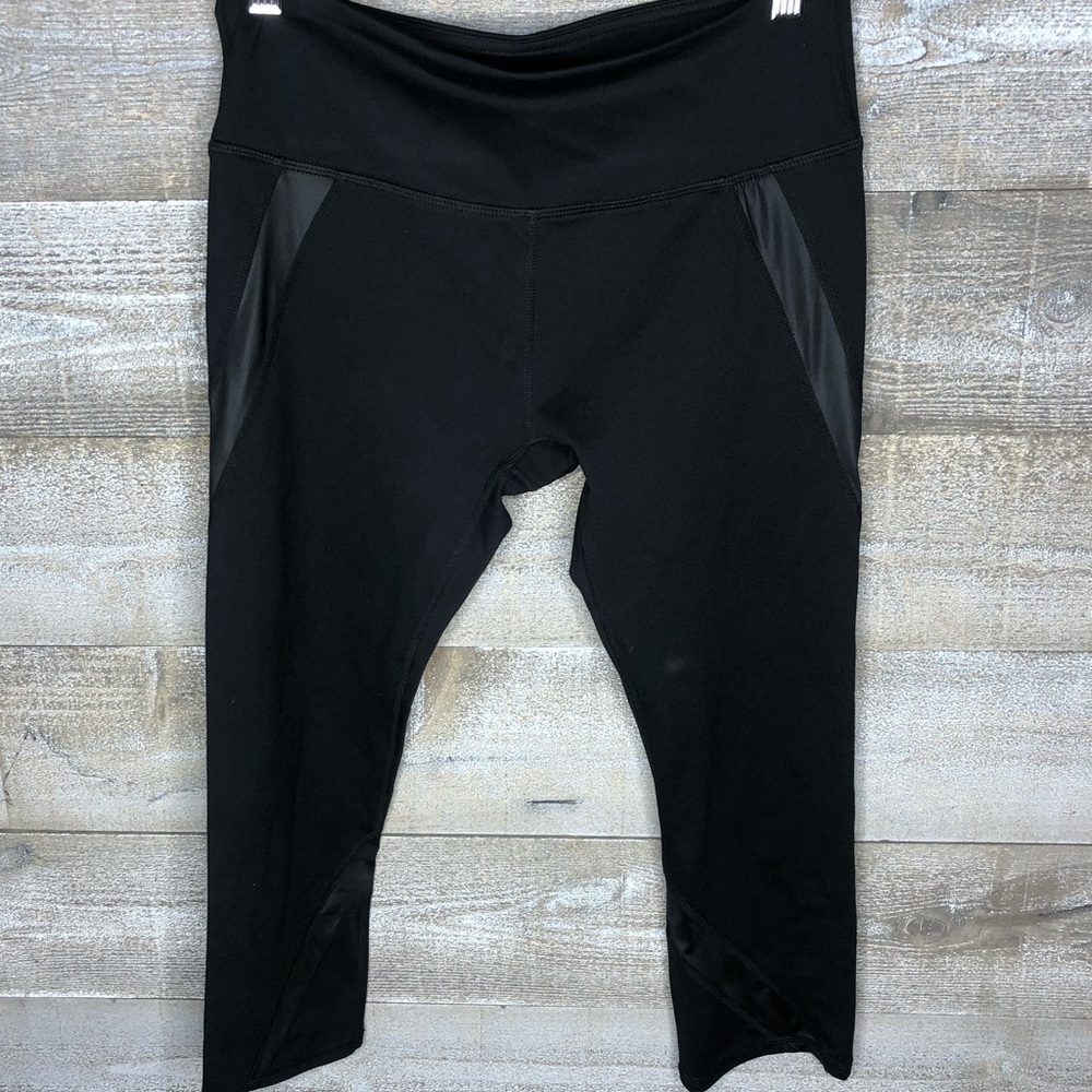 Fabletics black cropped active running workout leggings